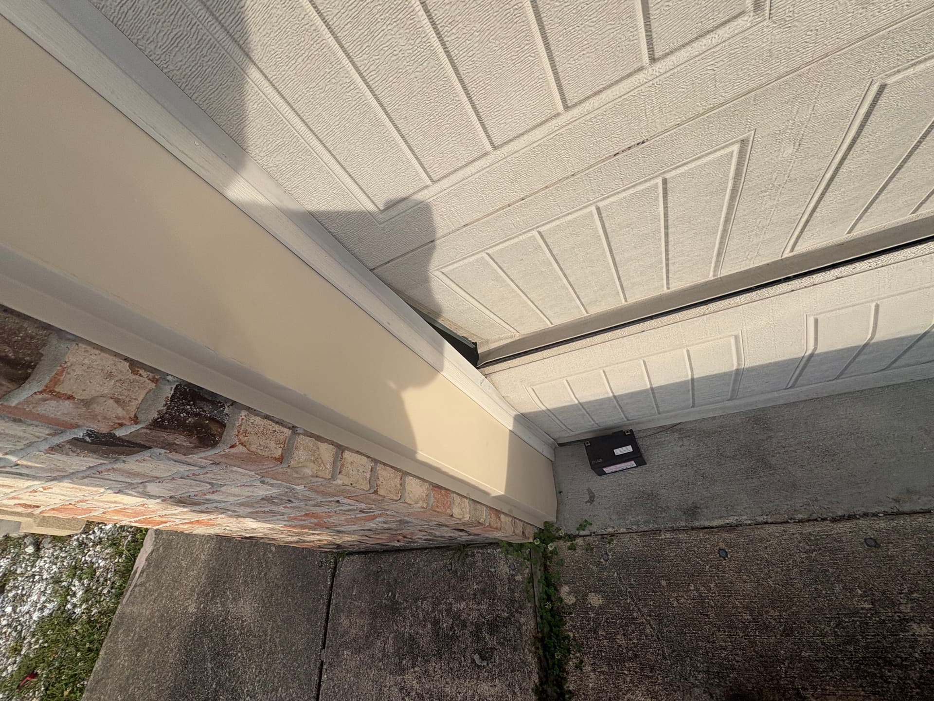 Gallery photos for Garage Door Off Track and Not Closing Right? Here's What to Do: Image #1